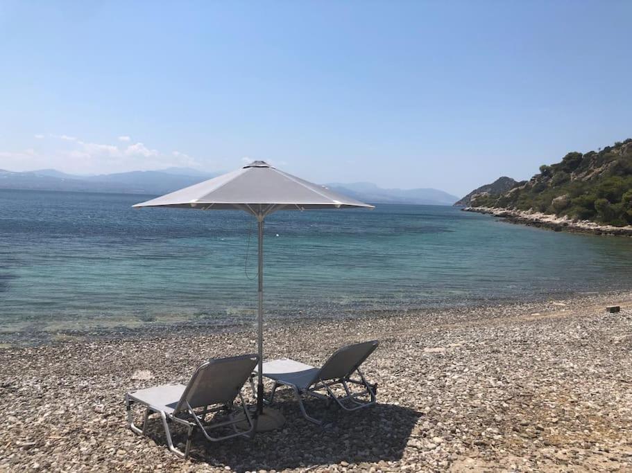 House By The Sea At Skaloma, Loutraki Villa วูลิอักเมนิเลค ภายนอก รูปภาพ