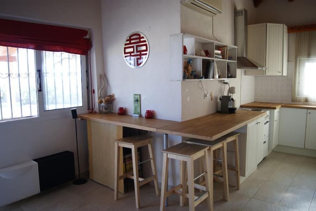 House By The Sea At Skaloma, Loutraki Villa วูลิอักเมนิเลค ภายนอก รูปภาพ