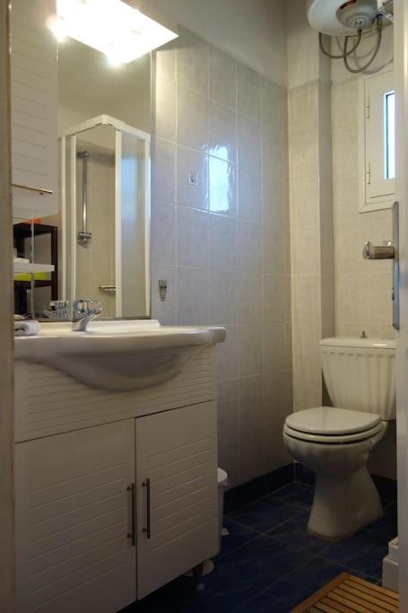 House By The Sea At Skaloma, Loutraki Villa วูลิอักเมนิเลค ภายนอก รูปภาพ
