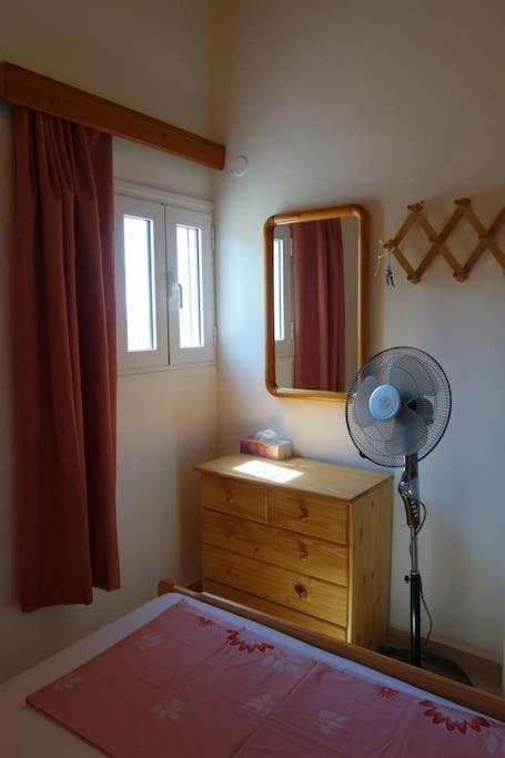House By The Sea At Skaloma, Loutraki Villa วูลิอักเมนิเลค ภายนอก รูปภาพ
