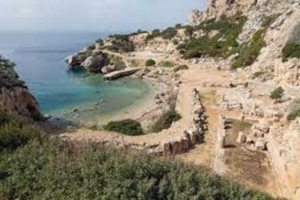 House By The Sea At Skaloma, Loutraki Villa วูลิอักเมนิเลค ภายนอก รูปภาพ